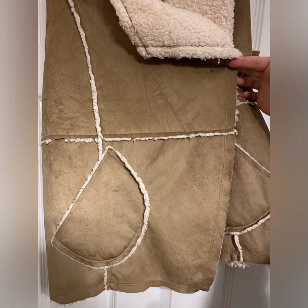 CASLON Vest - Picture 5 of 6